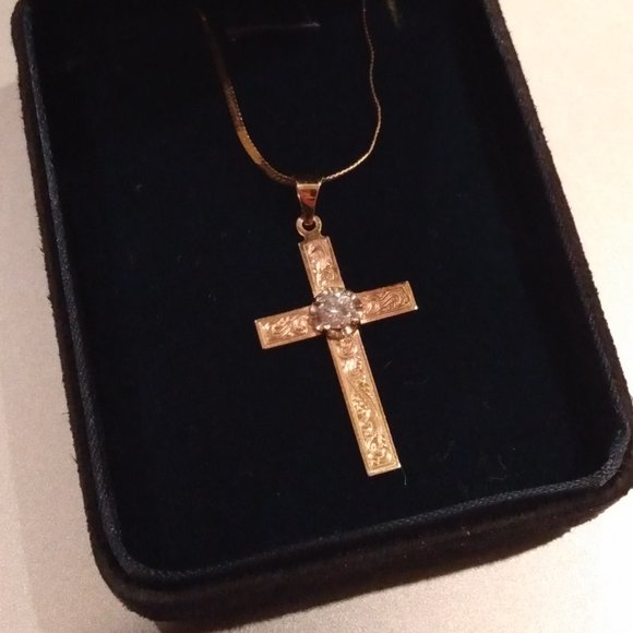 Vintage Jewelry - PRICE DROP Vintage 14k Gold Diamond Cross Pendant Necklace